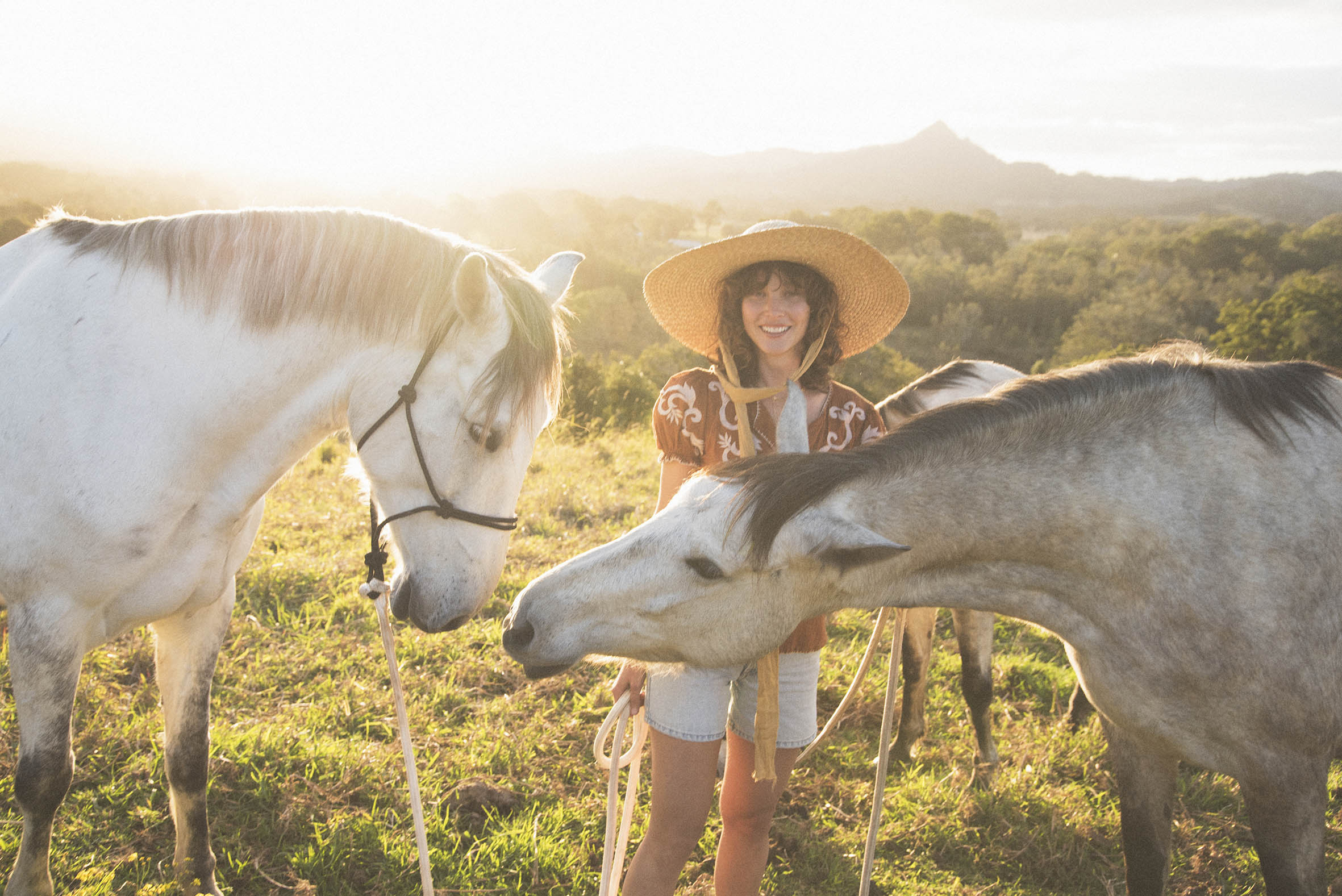 oversized hat, the meadow, byron bay hat, fashion, byron fashion, straw hat